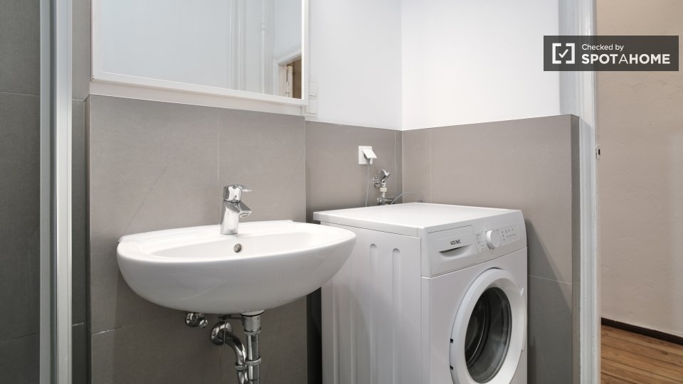 Double room Berlin, 2 beds, 53m² — photo 2