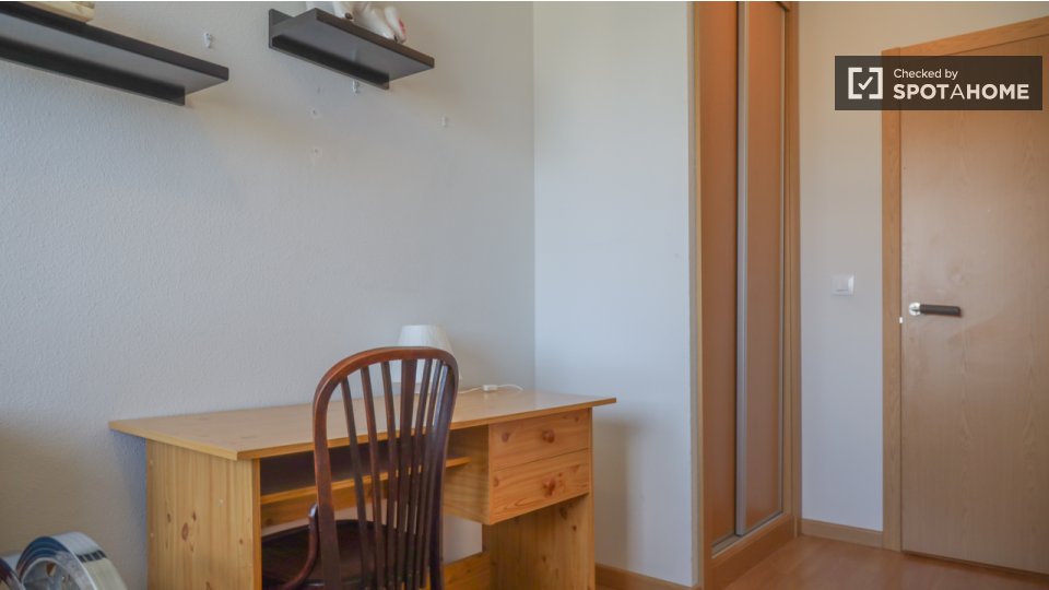 Double room Madrid, 3 beds, 70m² — photo 6