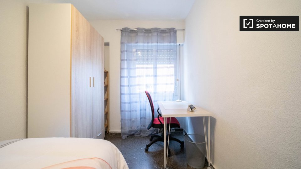 Double room Madrid, 4 beds, 86m² — photo 3
