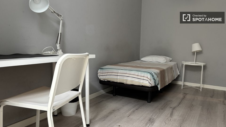 Double room Lisbon, 5 beds, 85m² — photo 74