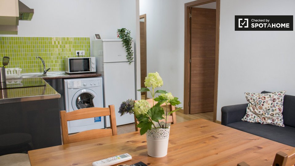 Double room Barcelona, 3 beds, 60m² — photo 9