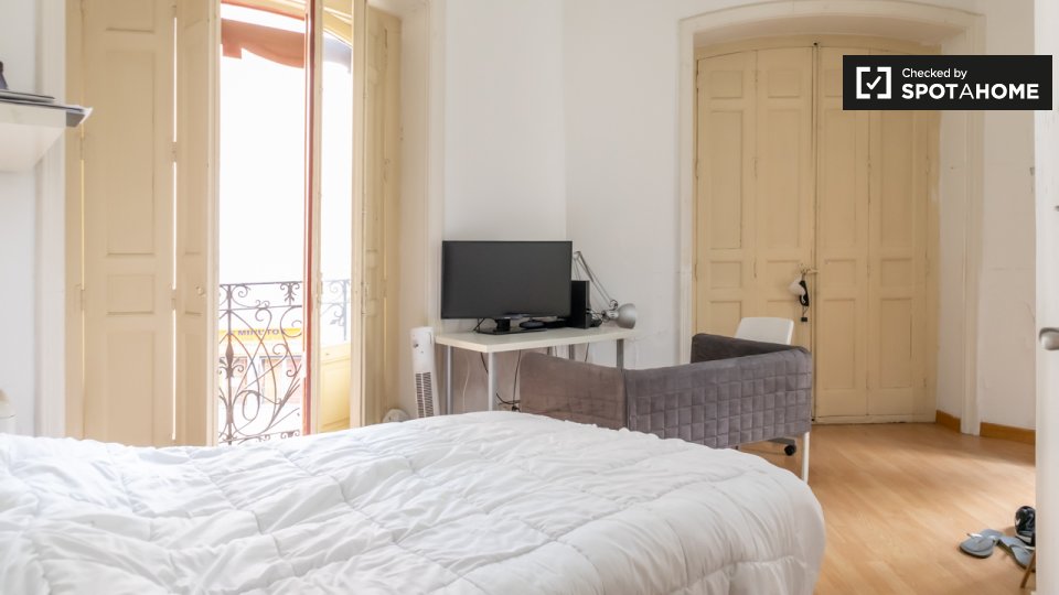 Double room Madrid, 7 beds, 130m² — photo 1