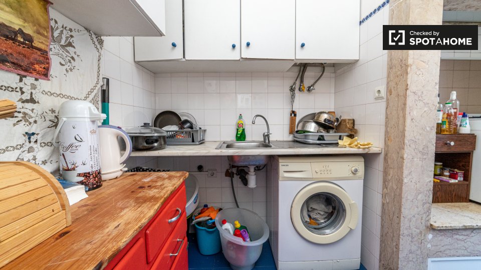 Double room Lisbon, 3 beds, 60m² — photo 6