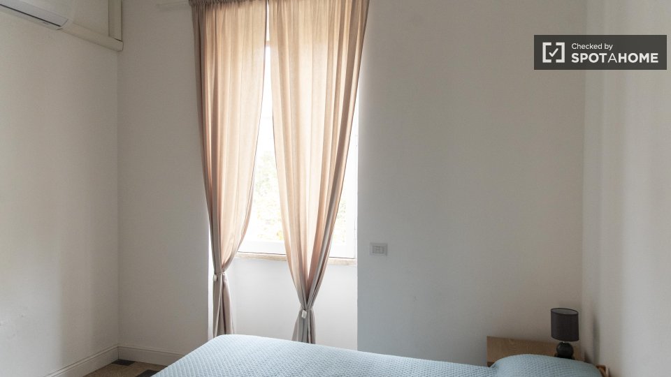 Double room Rome, 3 beds — photo 19