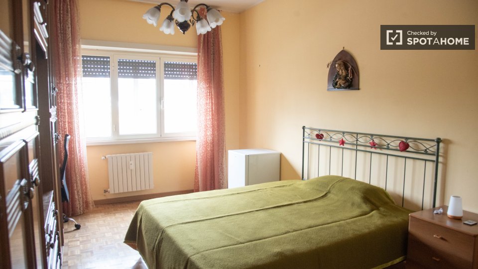 Double room Rome, 3 beds — photo 20