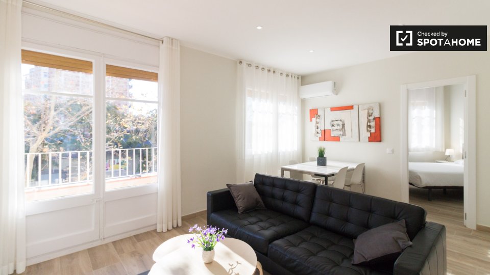 Apartment Barcelona, 4 beds, 120m² — photo 1