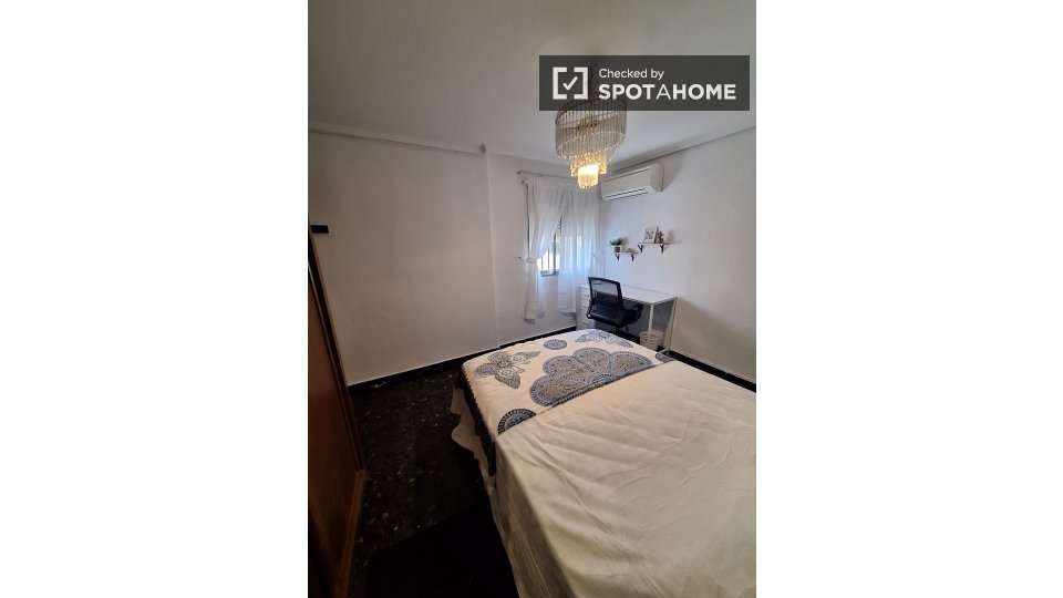 Double room Valencia, 5 beds, 110m² — photo 26