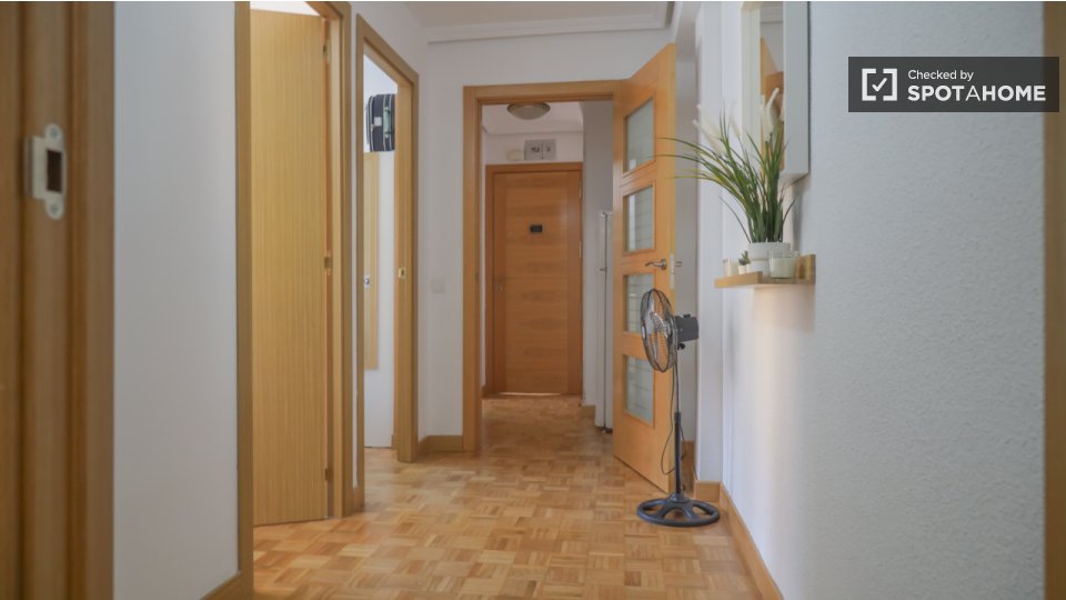 Double room Madrid, 5 beds, 140m² — photo 19