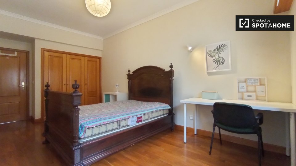 Double room Lisbon, 5 beds, 300m² — photo 18