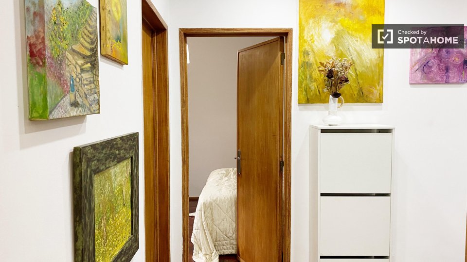 Double room Lisbon, 3 beds — photo 1