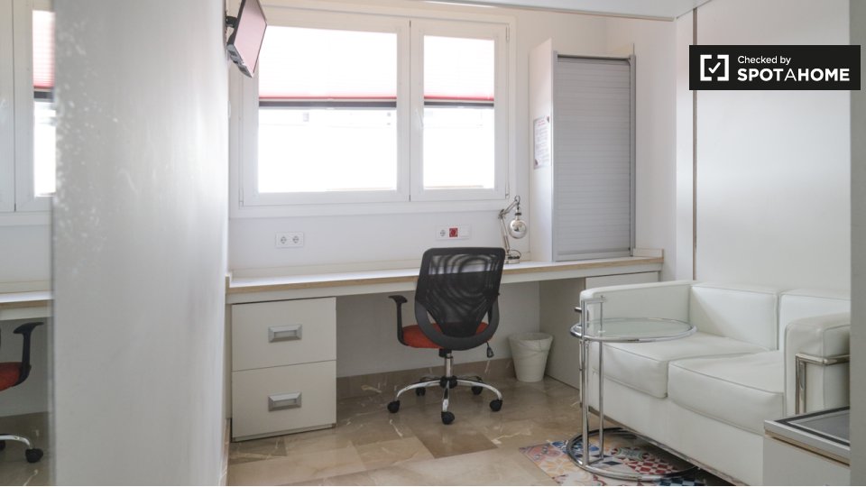 Double room Madrid, 1 bed, 15m² — photo 12