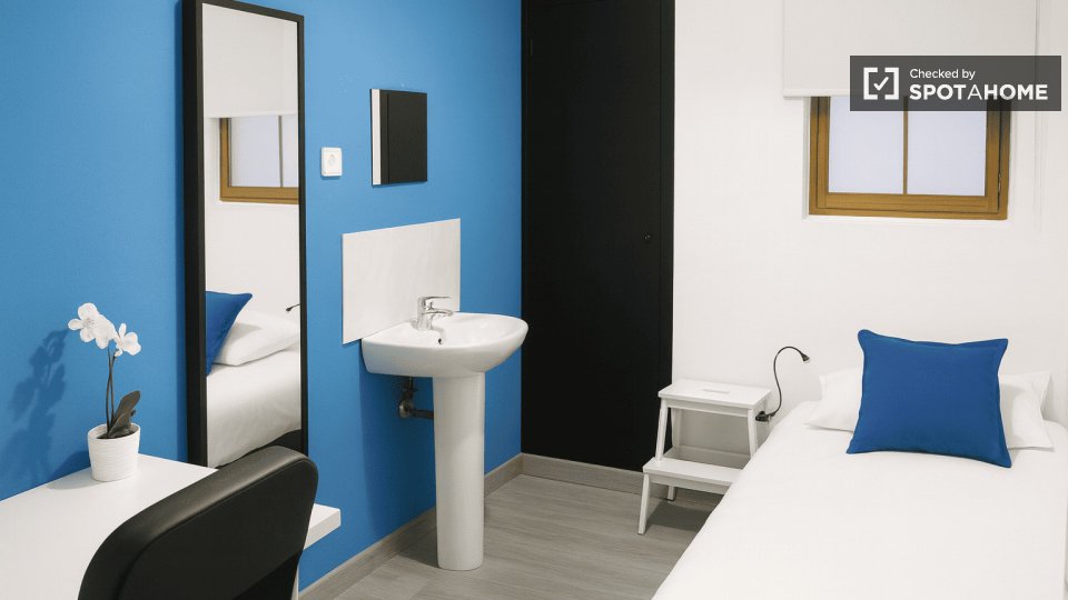 Double room Barcelona, 10 beds, 180m² — photo 40