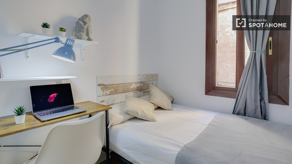 Double room Barcelona, 5 beds — photo 34