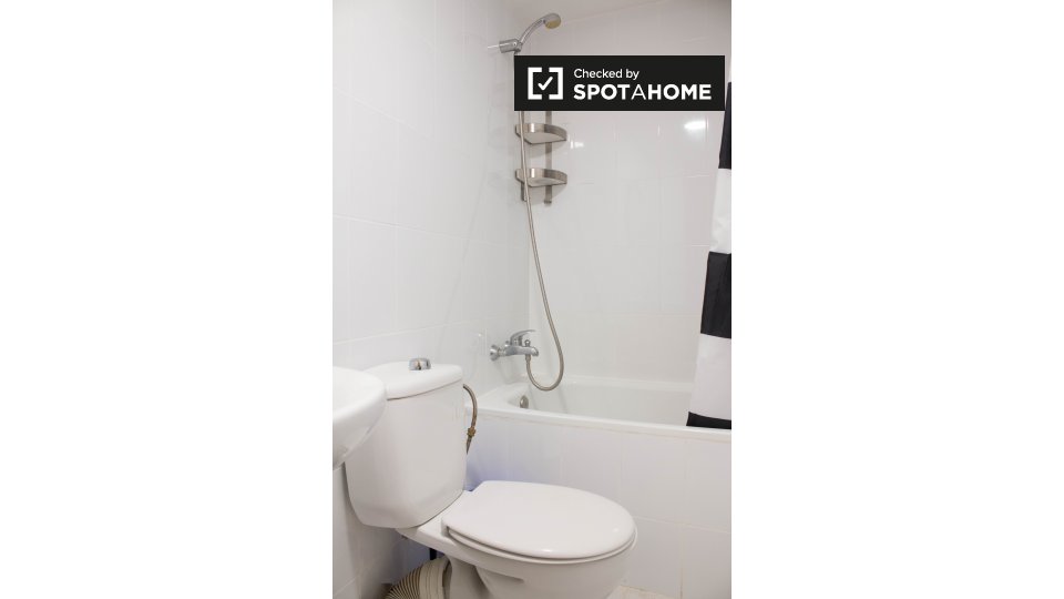 Double room Barcelona, 3 beds — photo 12