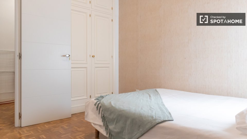 Double room Madrid, 7 beds — photo 10