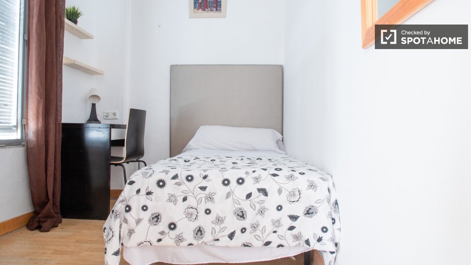 Double room Madrid, 10 beds, 200m² — photo 1