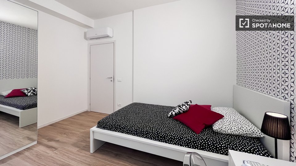 Double room Milan, 4 beds — photo 18