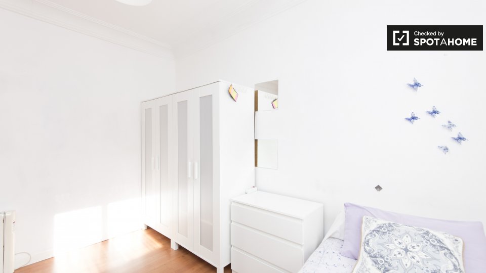 Double room Madrid, 3 beds, 72m² — photo 1