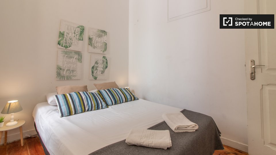 Double room Lisbon, 5 beds, 90m² — photo 2