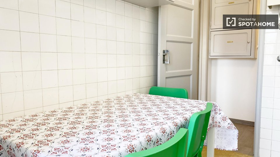 Double room Lisbon, 3 beds, 70m² — photo 6