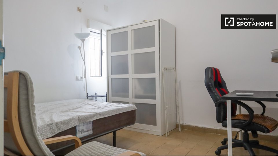 Double room Madrid, 3 beds, 70m² — photo 10