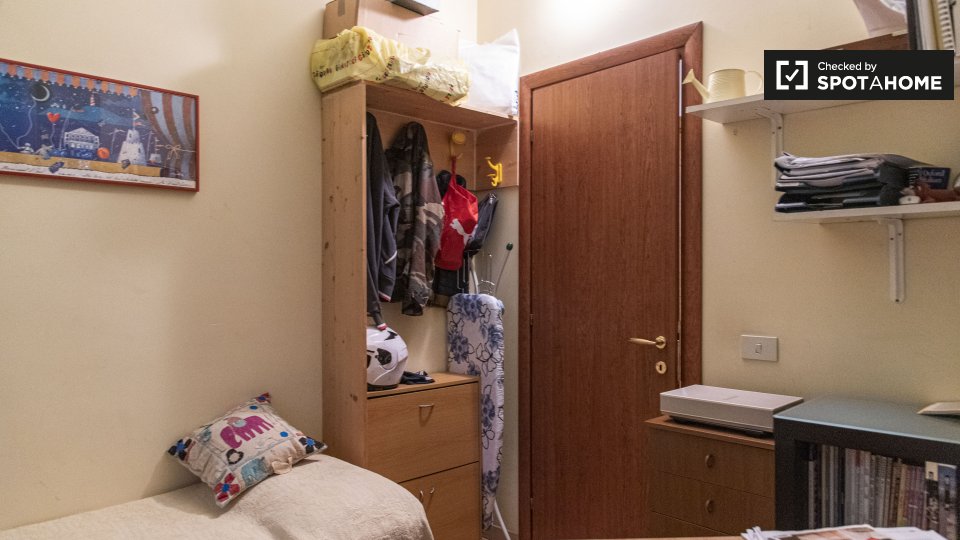 Double room Rome, 3 beds, 70m² — photo 4
