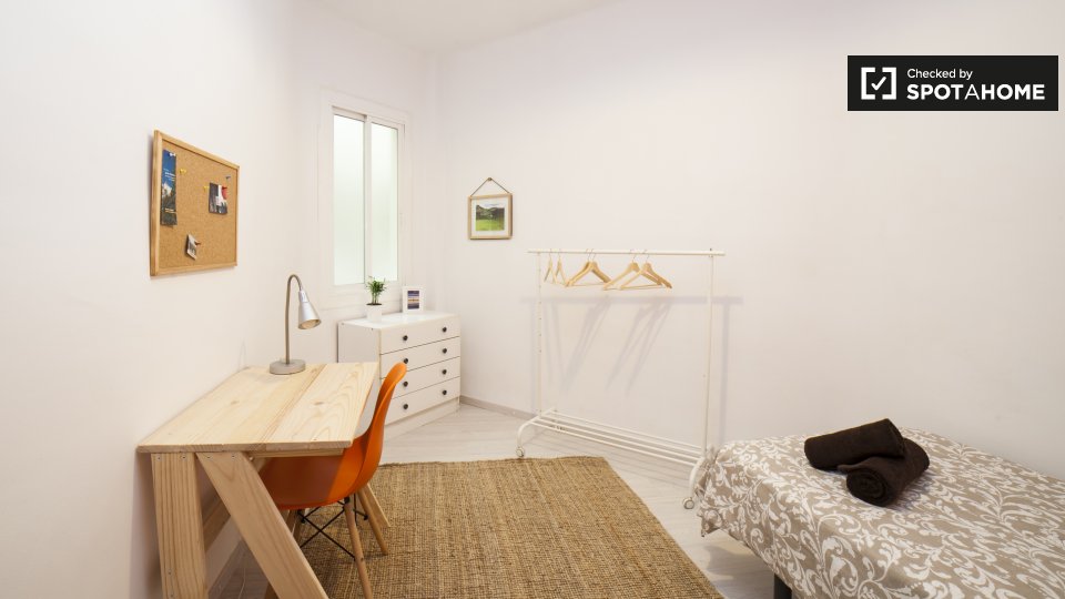 Double room Barcelona, 5 beds, 105m² — photo 4