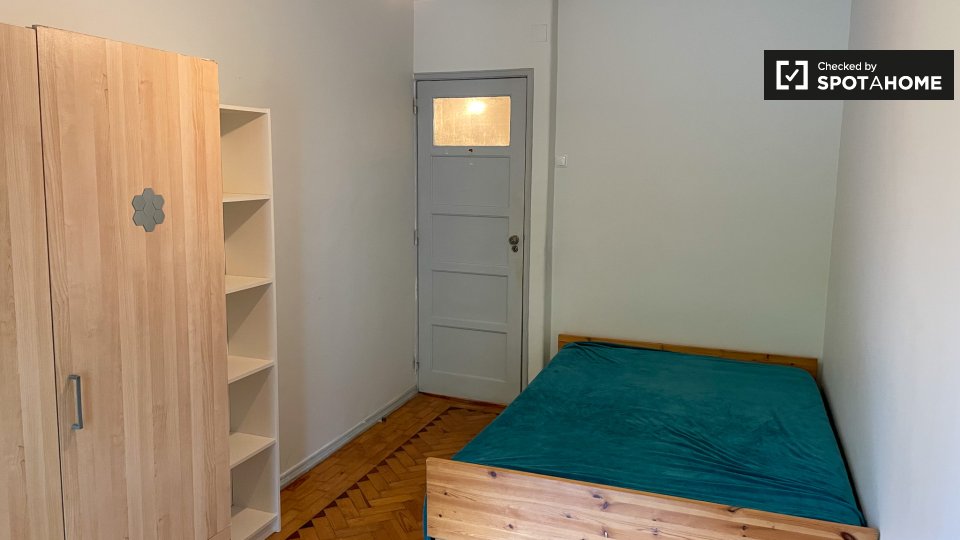Double room Lisbon, 3 beds — photo 9