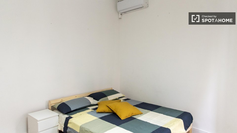 Double room Rome, 3 beds — photo 16