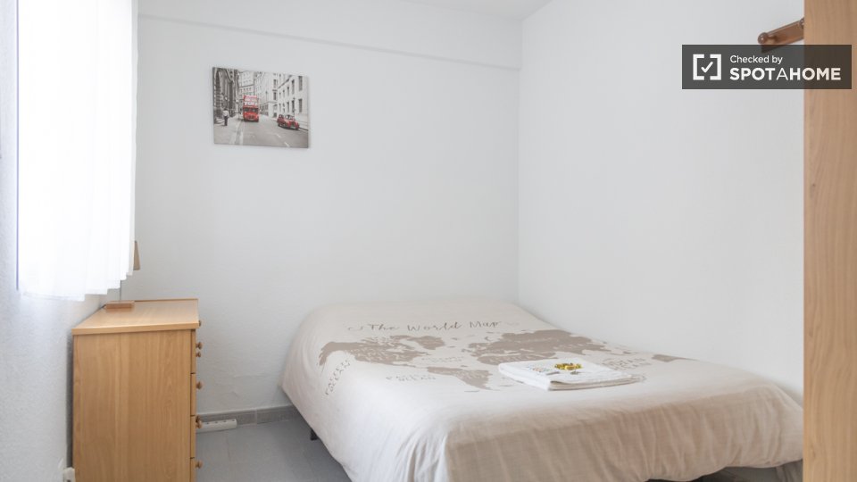 Double room Madrid, 3 beds — photo 2