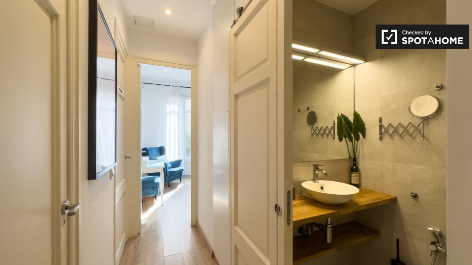 Double room Barcelona, 3 beds, 85m² — photo 1