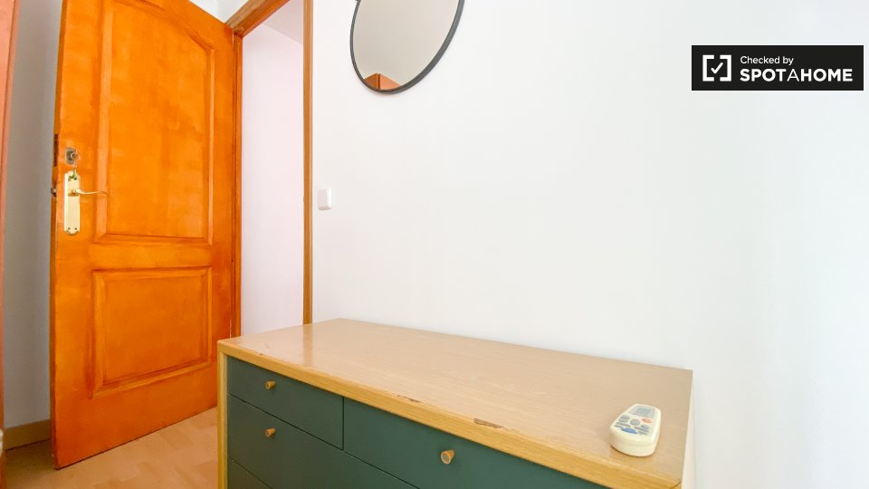 Double room Valencia, 3 beds, 75m² — photo 5