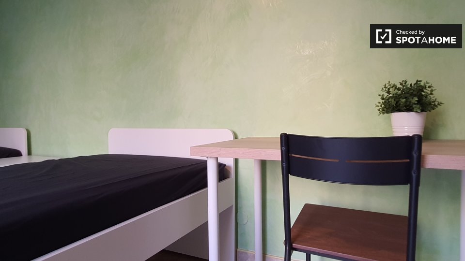 Double room Milan, 3 beds — photo 2