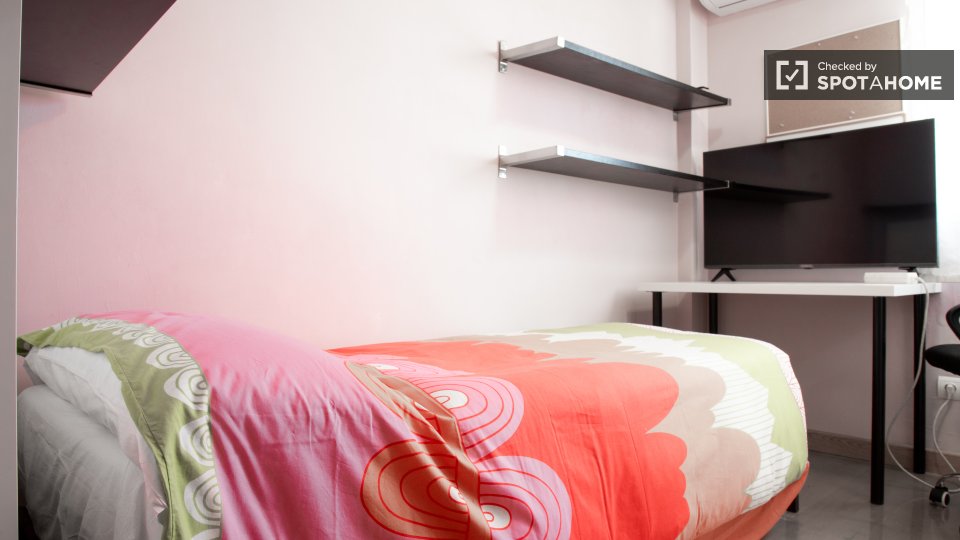 Double room Madrid, 4 beds, 110m² — photo 18