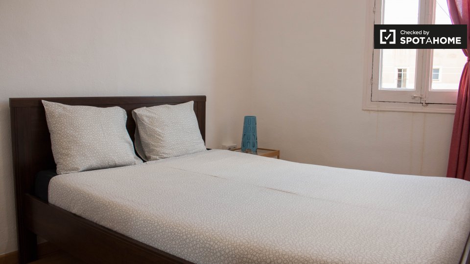 Double room Barcelona, 3 beds — photo 17