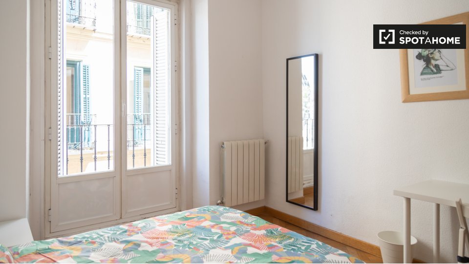 Double room Madrid, 7 beds, 140m² — photo 1