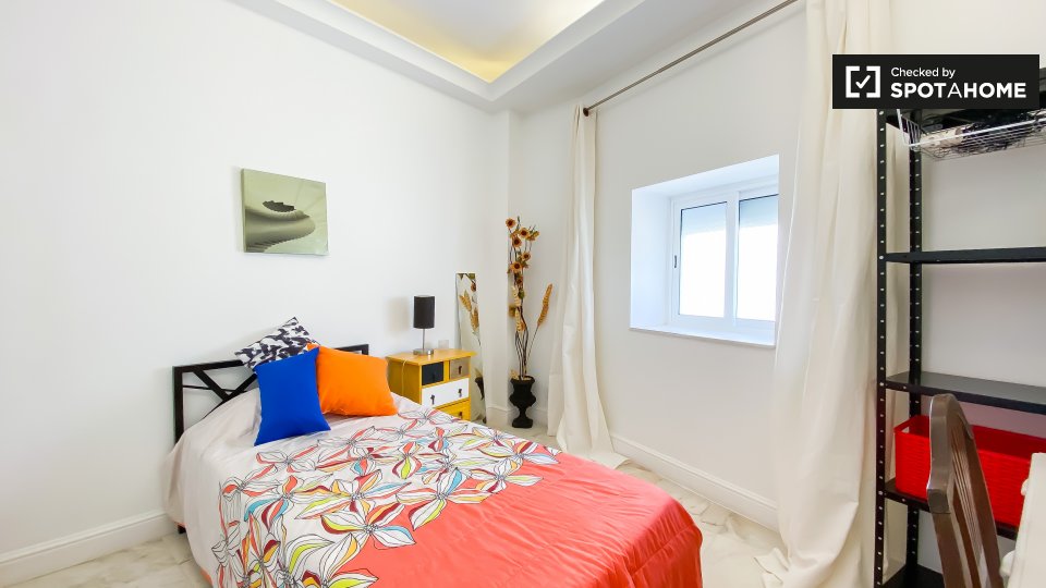 Double room Lisbon, 5 beds — photo 16