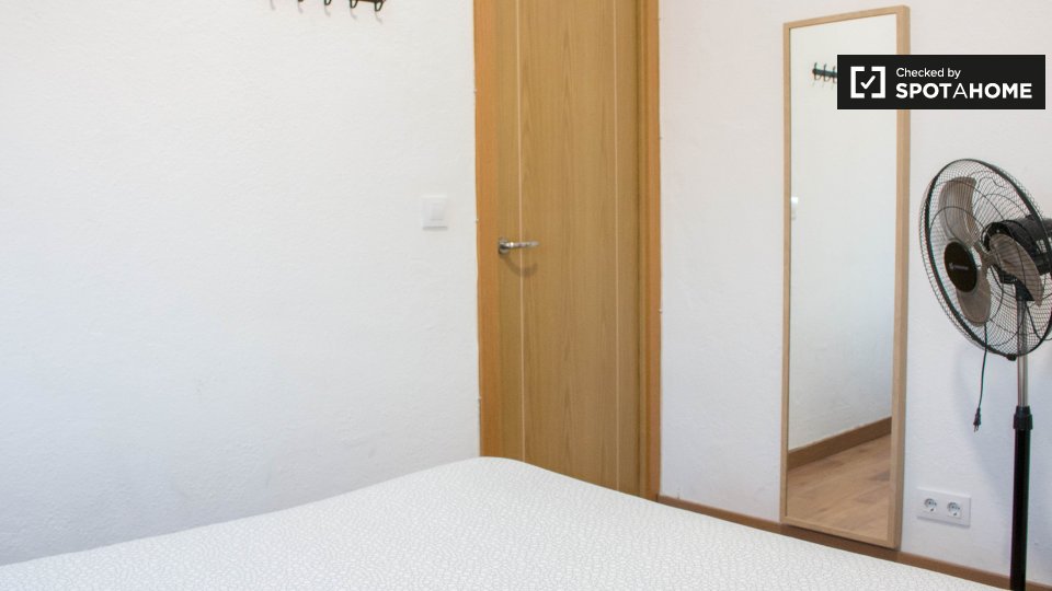 Double room Barcelona, 3 beds — photo 4