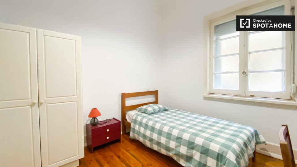 Double room Lisbon, 6 beds, 210m² — photo 3