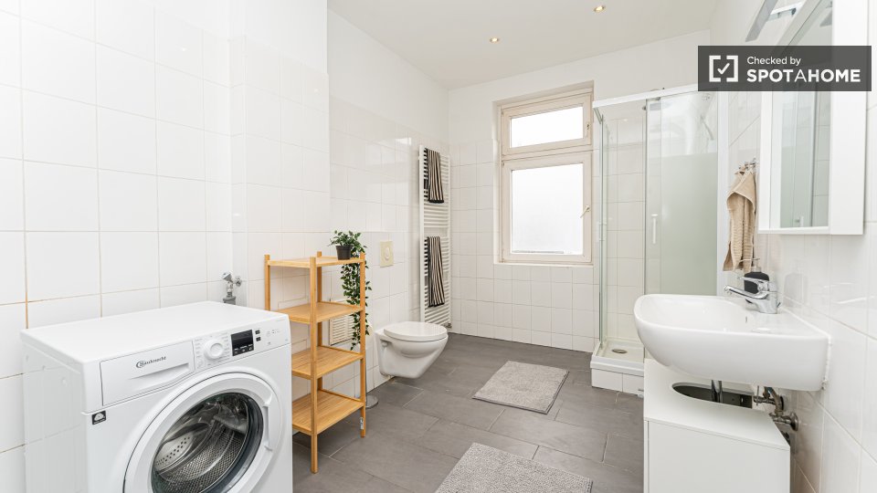 Double room Berlin, 8 beds, 146m² — photo 18