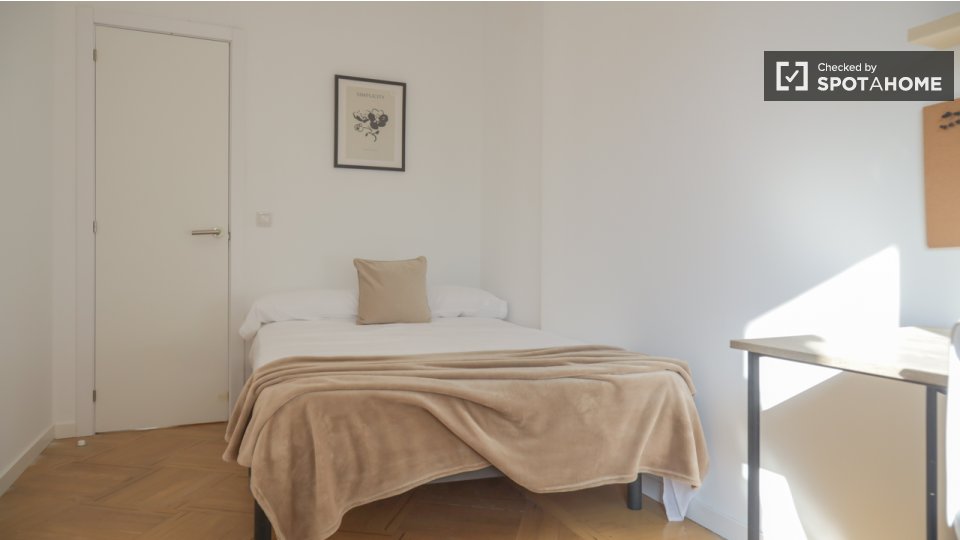 Double room Madrid, 18 beds — photo 4