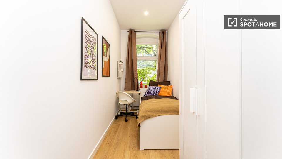 Double room Berlin, 4 beds, 59m² — photo 7