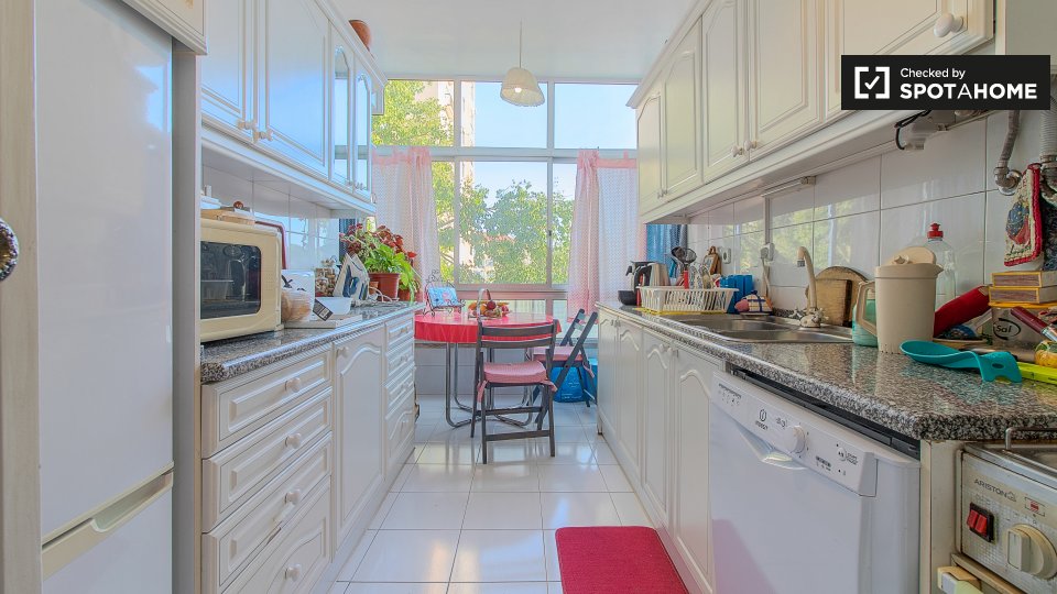 Double room Lisbon, 4 beds, 105m² — photo 18