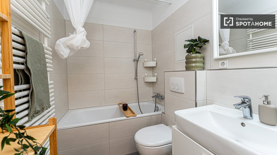 Double room Berlin, 6 beds, 88m² — photo 5