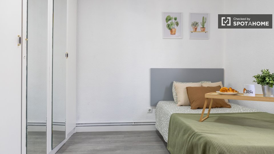 Double room Madrid, 4 beds — photo 20