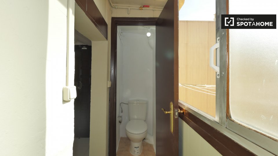 Double room Barcelona, 3 beds, 52m² — photo 9