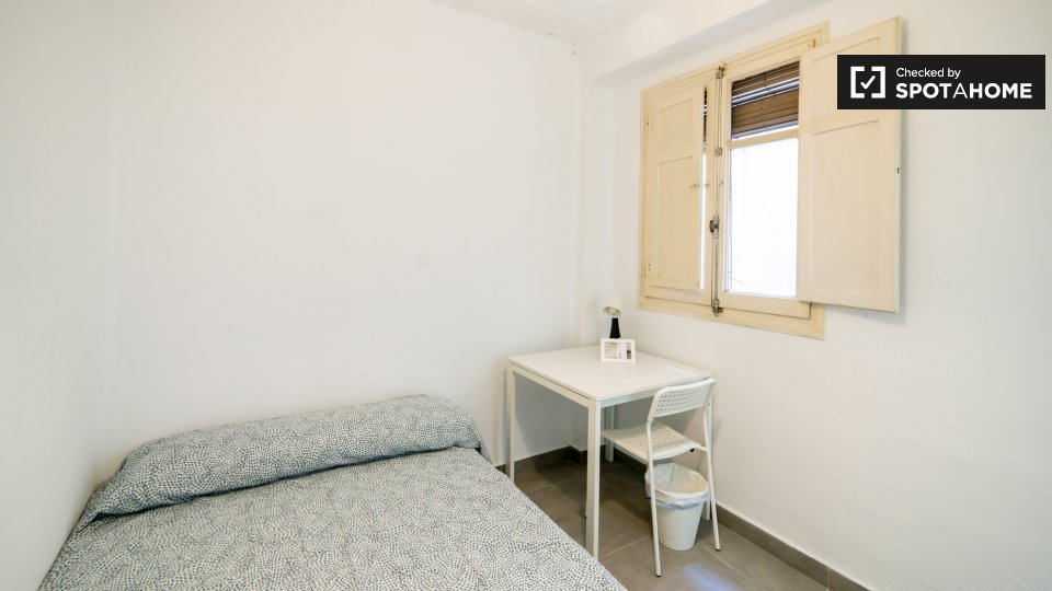 Double room Valencia, 3 beds — photo 1