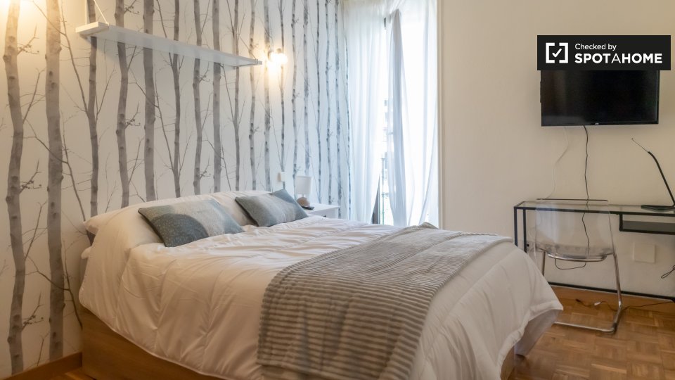 Double room Madrid, 5 beds, 157m² — photo 1