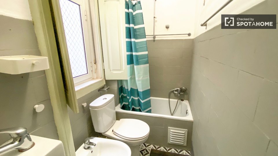 Double room Lisbon, 6 beds — photo 11