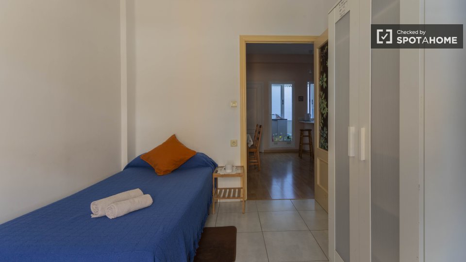 Double room Valencia, 3 beds — photo 36